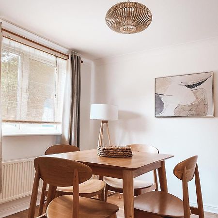 Hollybush Apartment, By Solace Stays นิวพอร์ต ภายนอก รูปภาพ