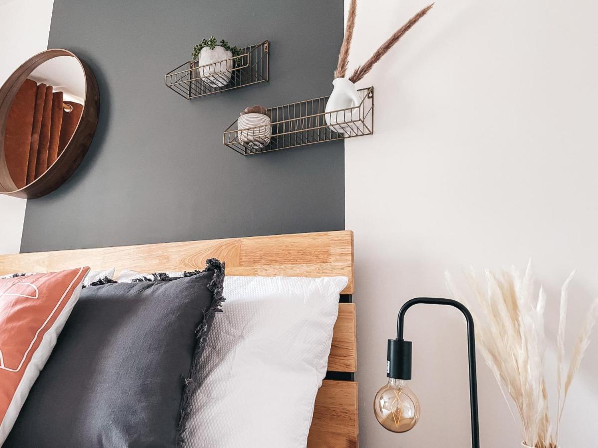 Hollybush Apartment, By Solace Stays นิวพอร์ต ภายนอก รูปภาพ